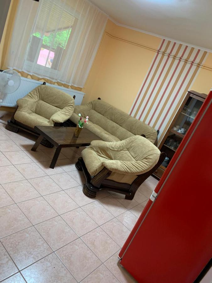 Eoetvoes Vendeghaz Villa Hajdúszoboszló Екстериор снимка